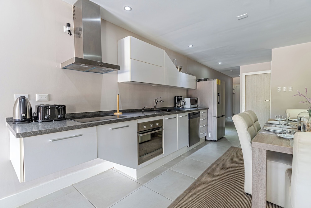 Superior Condo, 3 Bedrooms, Beachside photo 3