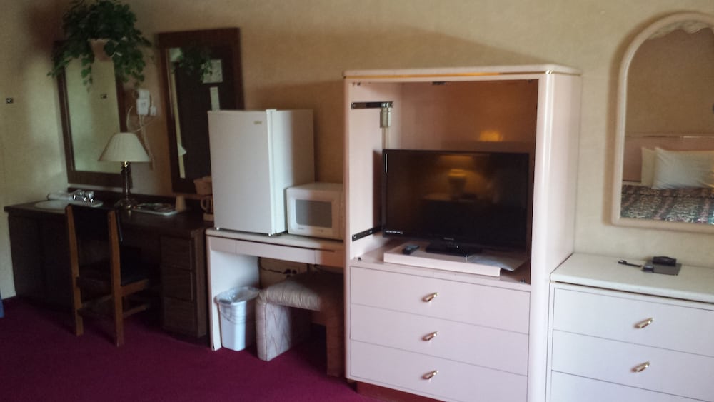 Standard Room, 2 Double Beds, Non Smoking - Photo 12