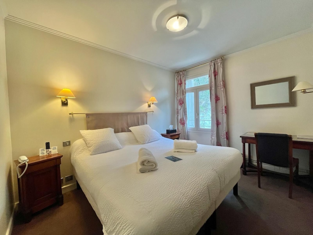 Classic Double Room, 1 Bedroom, Non Smoking, Courtyard View photo 2