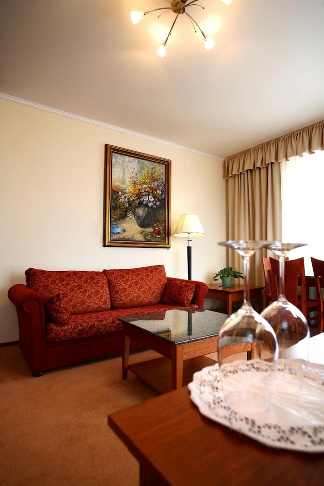Suite - Photo 3