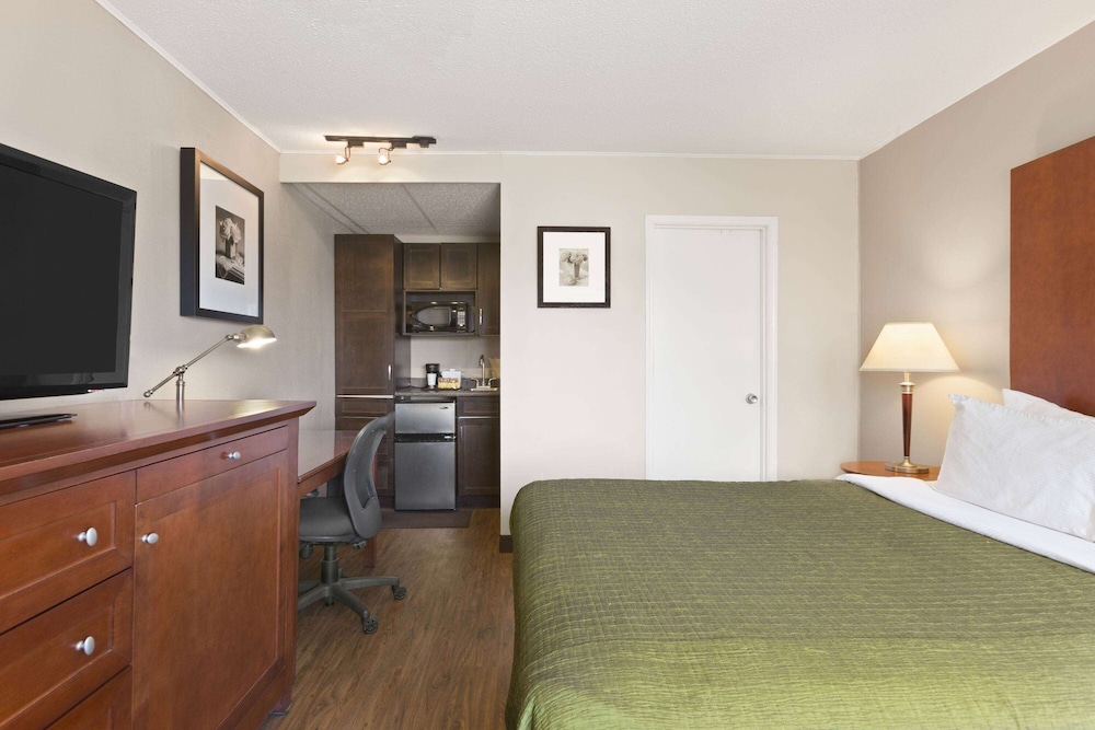 Efficiency, Room, 1 Queen Bed, Non Smoking