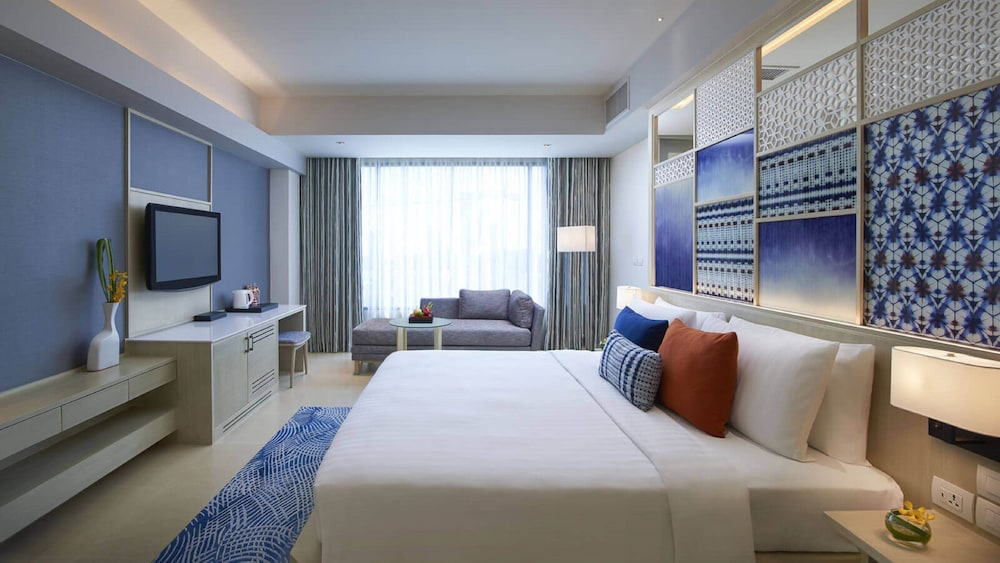 Deluxe Room, 1 King Bed - Photo 1