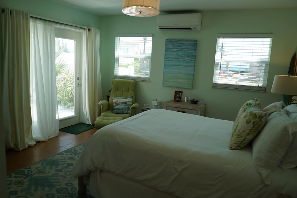 Standard Room, 1 Queen Bed, Non Smoking (Flamingo) photo 2