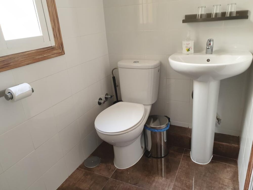 Single Room, Shared Bathroom photo 2