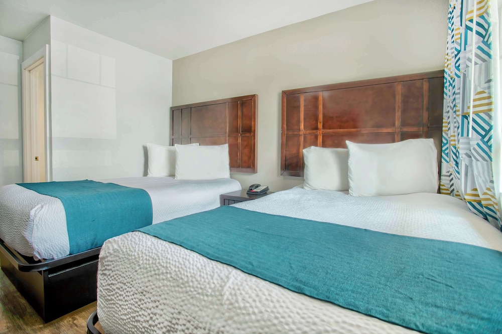 Standard Room, 2 Double Beds, Non Smoking, Refrigerator & Microwave photo 2
