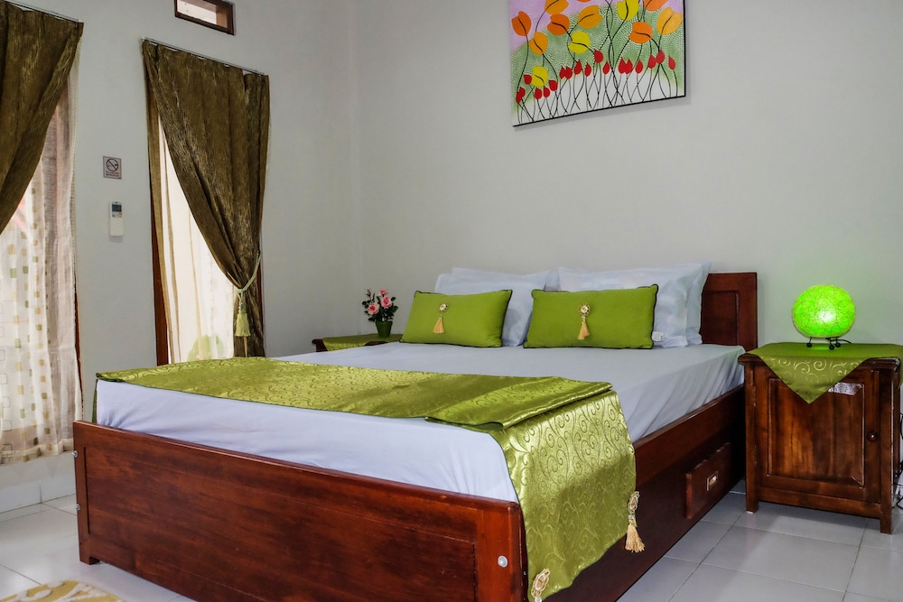 Standard Room, 1 Queen Bed photo 3