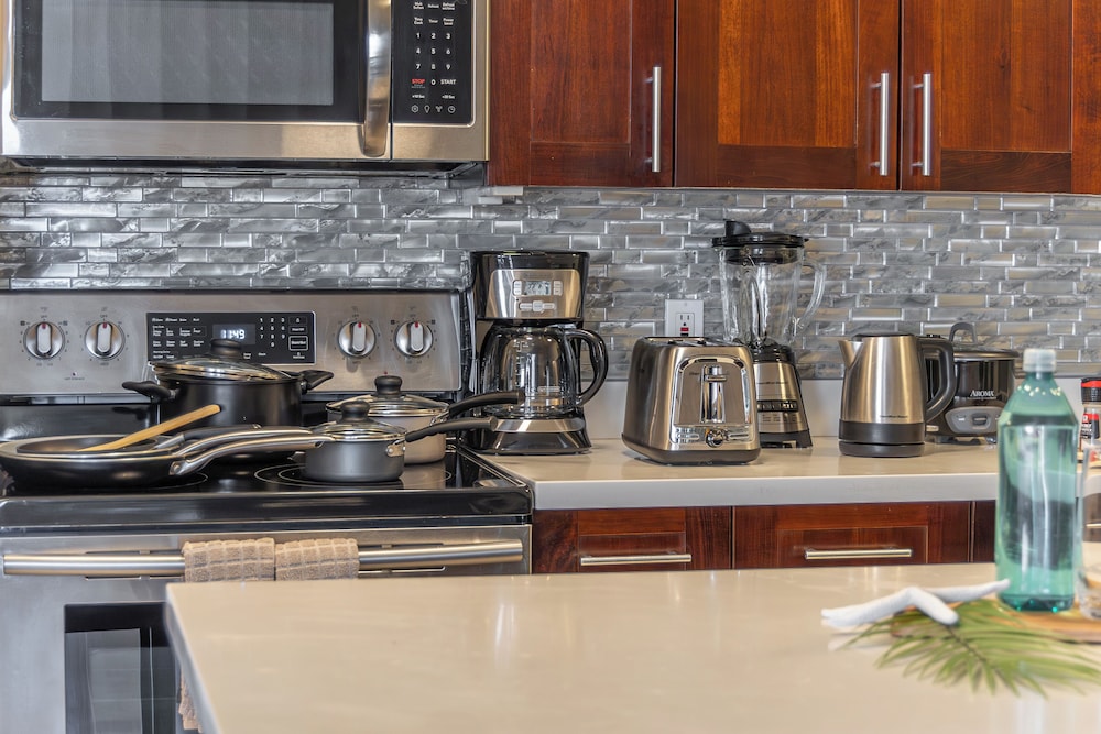 High Floor Ocean View Condo w/ 2 Beds and Parking: Family Suite, 1 Bedroom, Air conditioning, Ocean View (0091) photo
