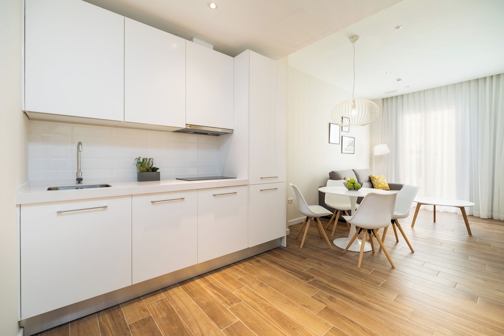 Suite, 1 Bedroom - Photo 1