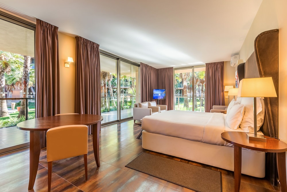 Junior Suite, Pool View photo 2