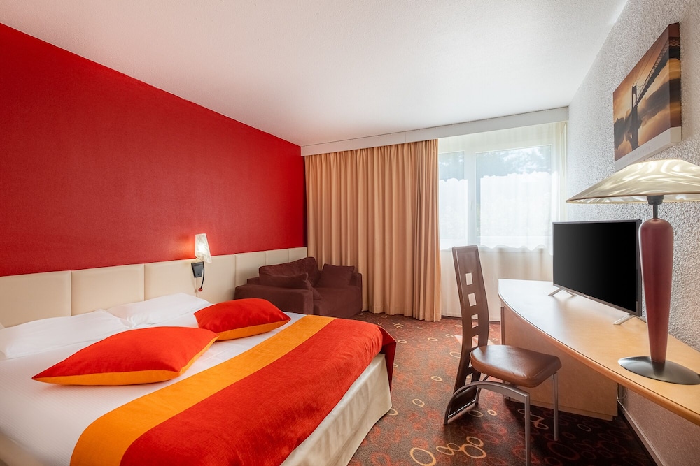 Standard Double Room, Mobility Accessible, Garden View photo 1
