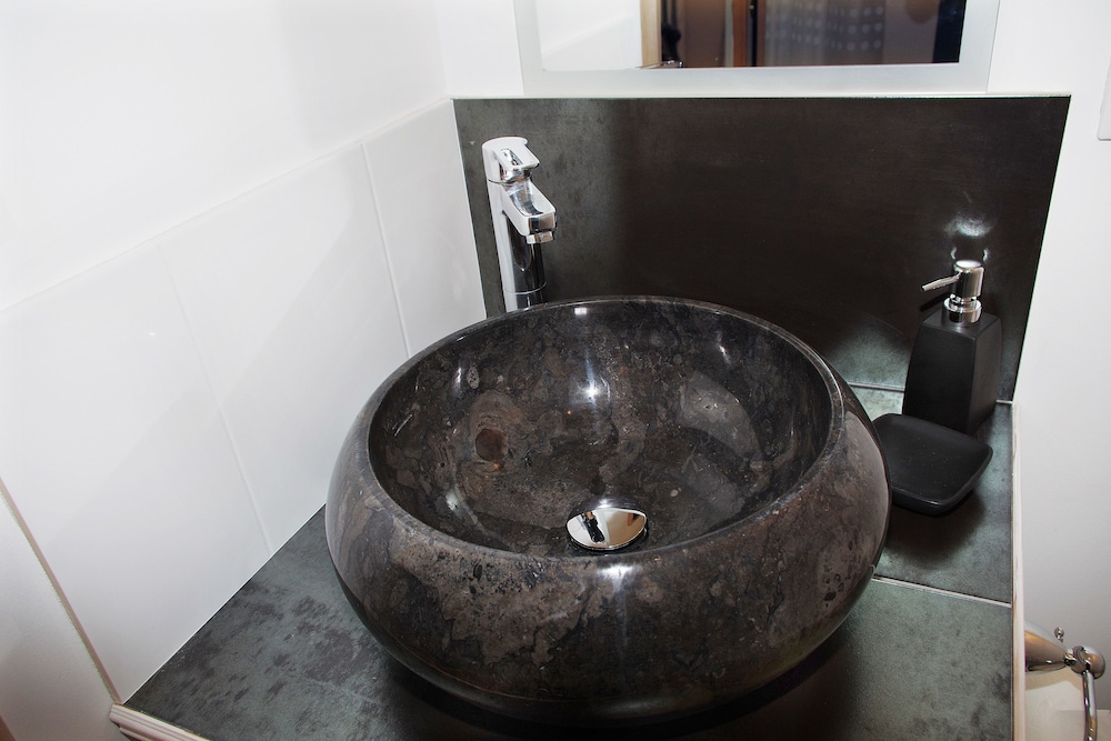 Suite (Hugo) photo 2