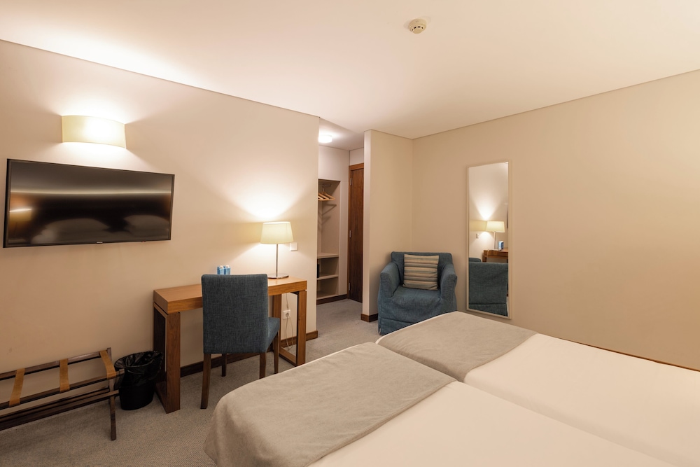 Standard Room, 2 Twin Beds - Photo 6