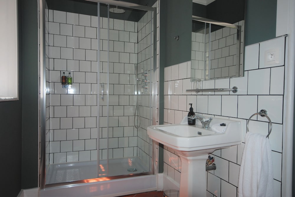 Deluxe Double or Twin Room, Private Bathroom photo 2