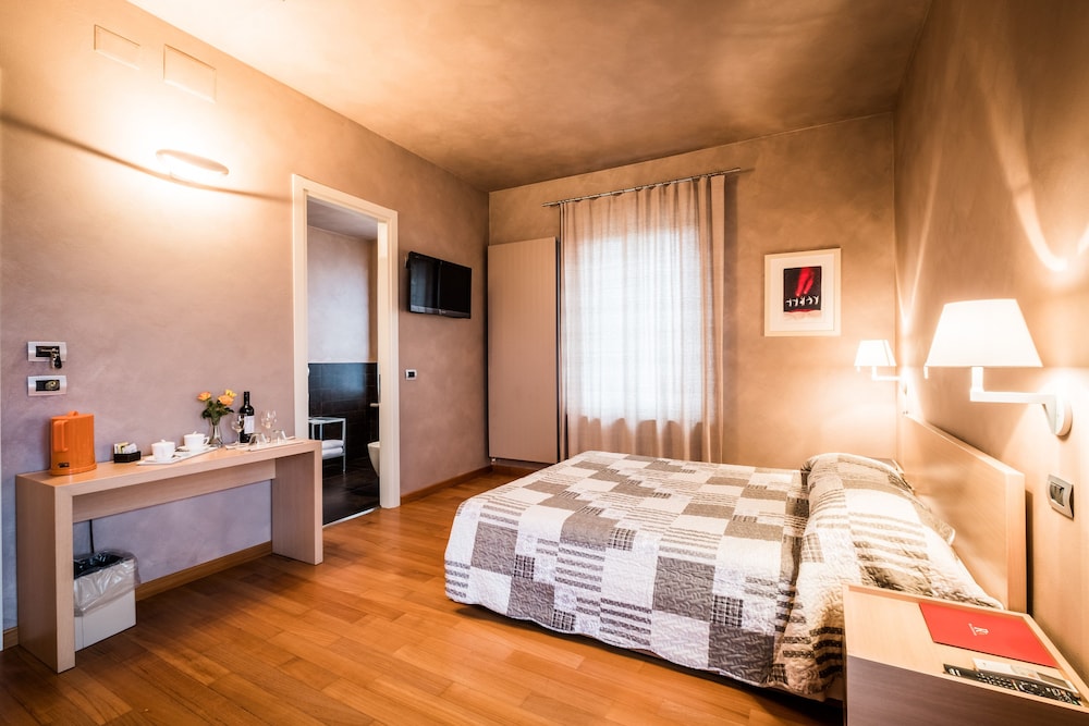 Luxury Double Room, 1 Double Bed, Patio, Park View photo 3