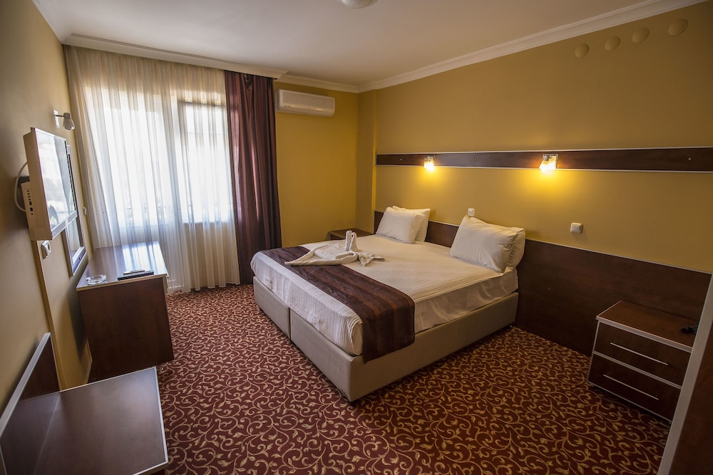 Standard Double or Twin Room photo 1