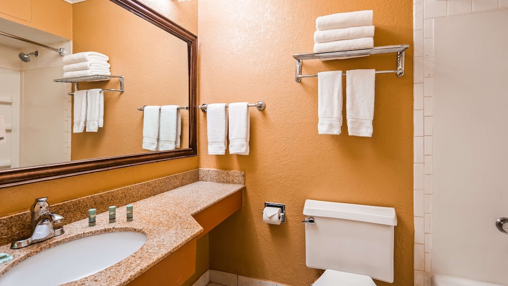 Standard Room, Multiple Beds, Smoking, Refrigerator & Microwave photo 3