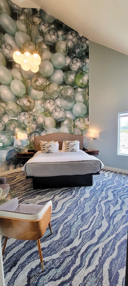 Luxury King Room, Jetted Tub, Mountain View - Not Pet Friendly