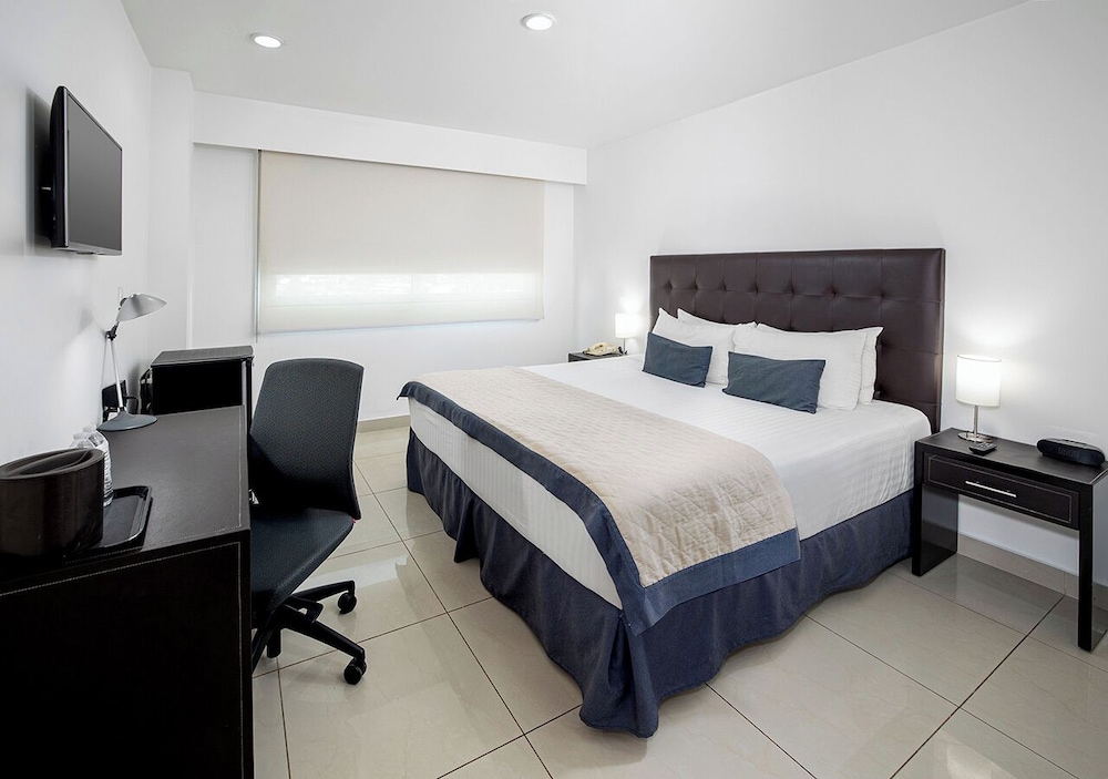 Standard Room, 1 King Bed - Photo 1