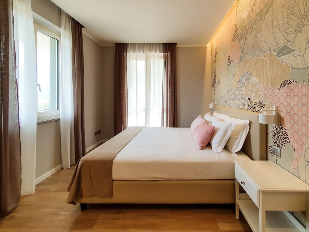 Design Apartment, 1 Bedroom, Jetted Tub, Valley View