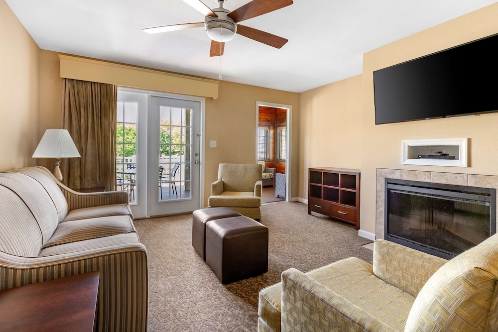 4 BEDROOM 2KG 1QN 2TWN 2 SOFABEDS 2 STORY STE - Photo 10
