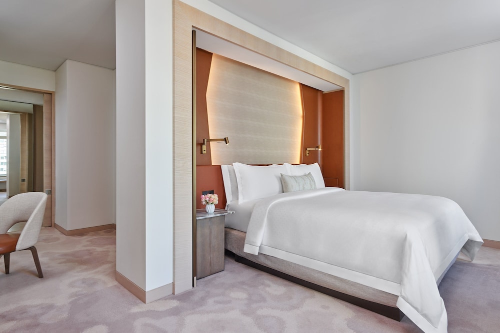 Suite, 1 Bedroom - Photo 1