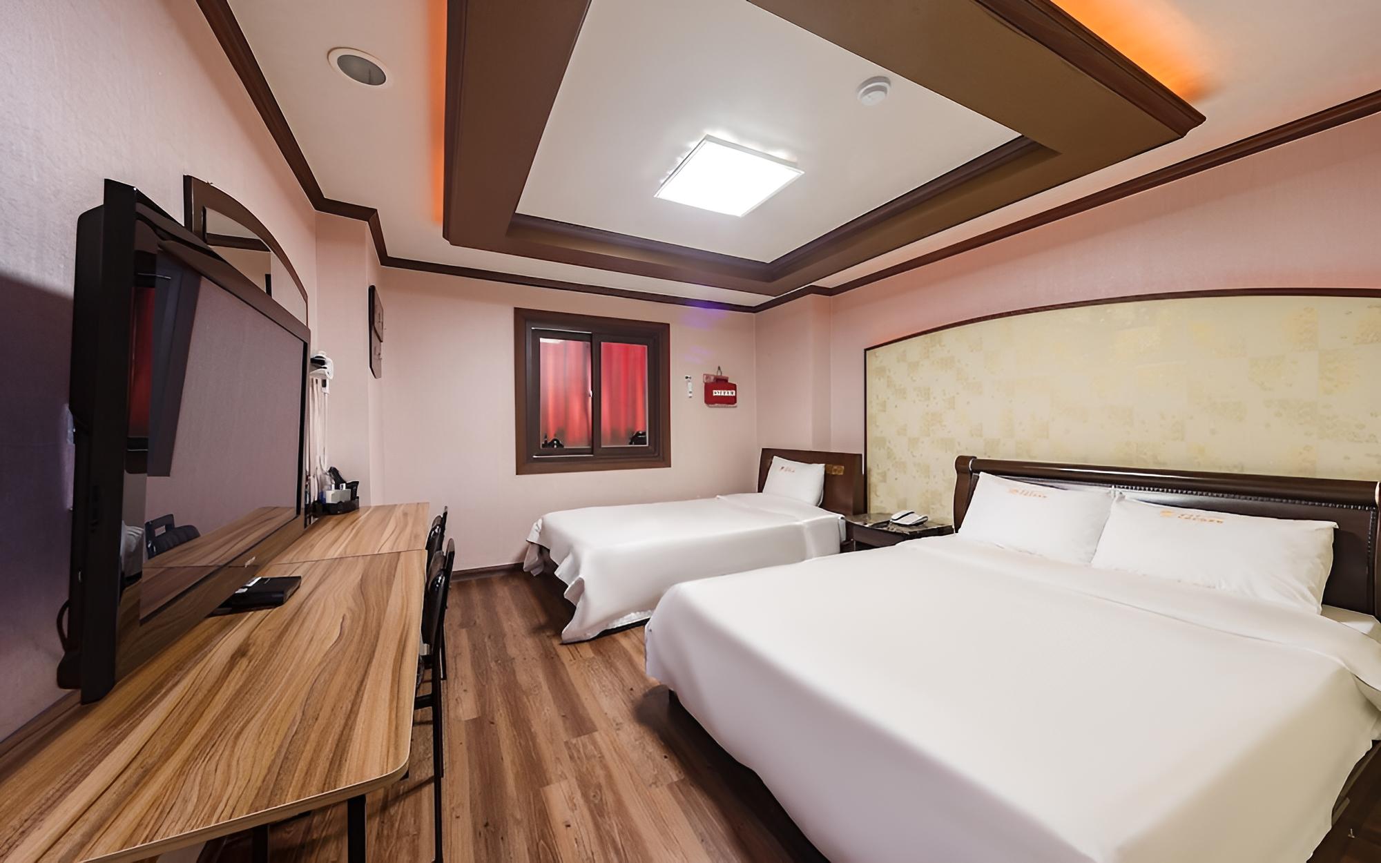Room (Twin Room) - Photo 3