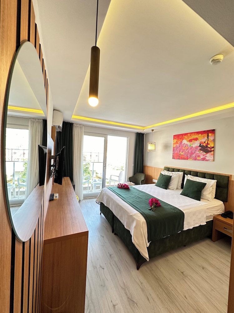 Standard Double Room, Partial Sea View - Photo 11