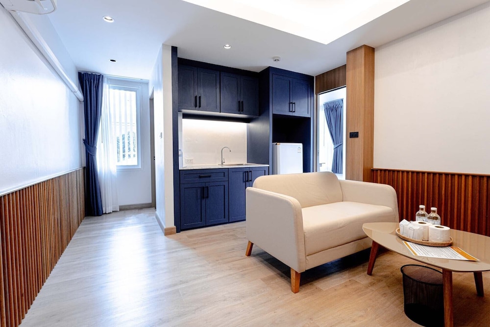 One Bedroom Suite - Photo 3
