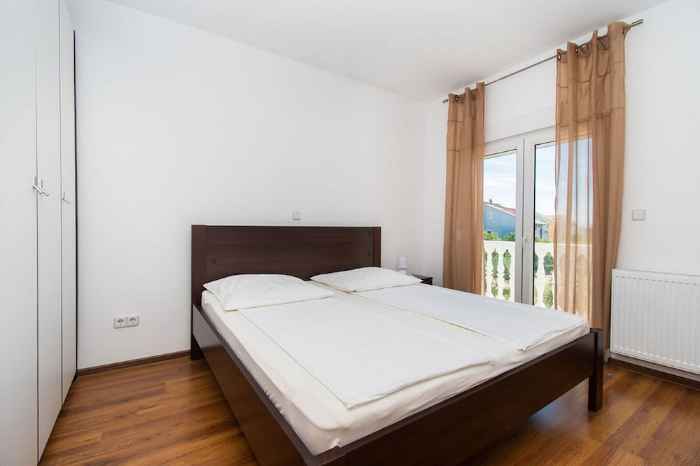 Apartment (A2)