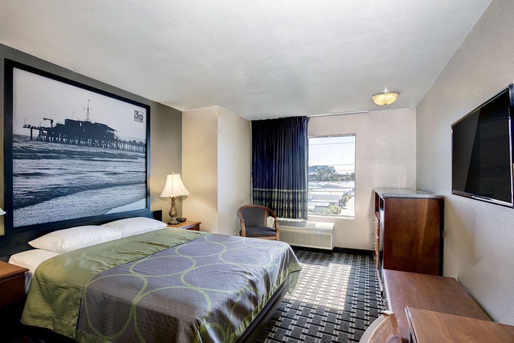 Standard Room, 1 King Bed, Accessible, Non Smoking - Photo 3