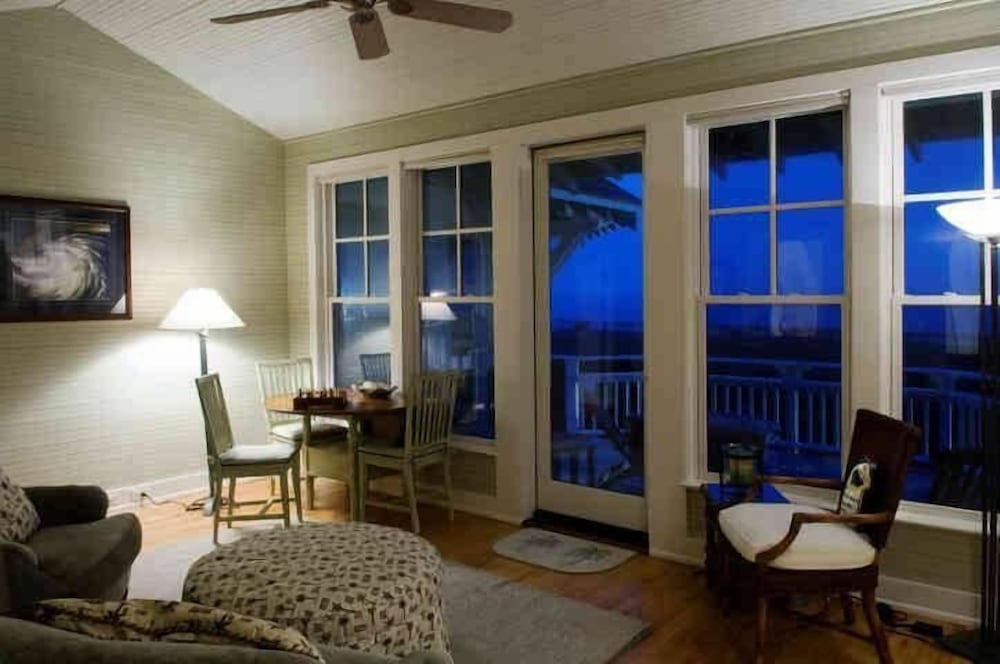 Family House, 4 Bedrooms, Ocean View, Sea Facing photo 3