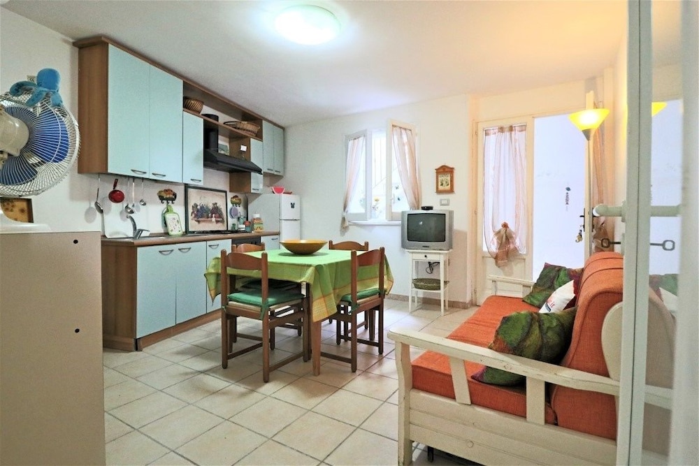 House, 2 Bedrooms photo 3