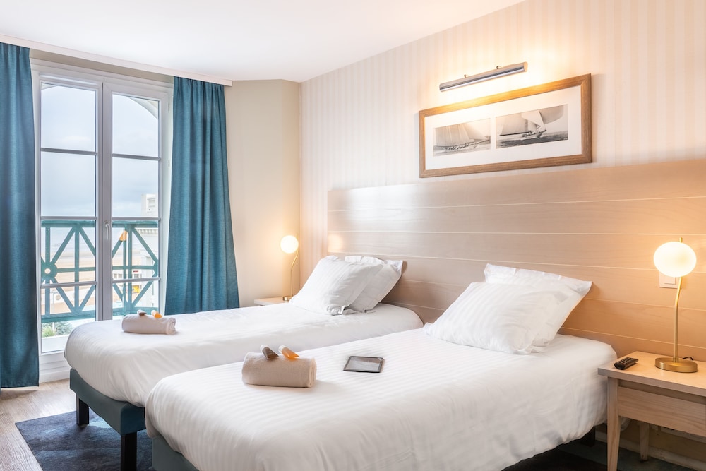 Room, 2 Twin Beds, Sea View photo 1