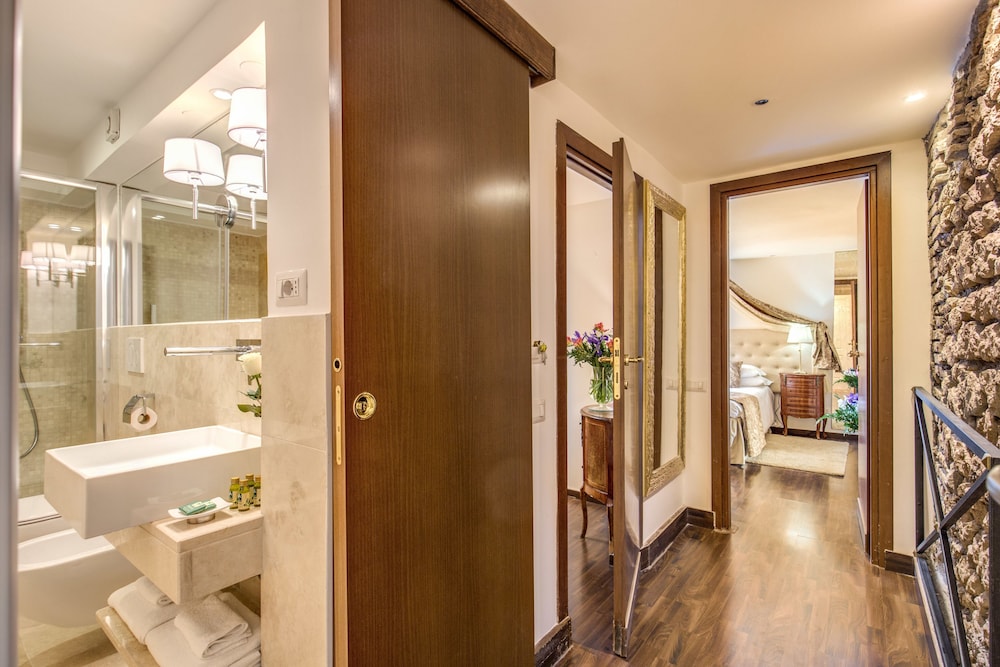 Deluxe Suite, City View photo 3