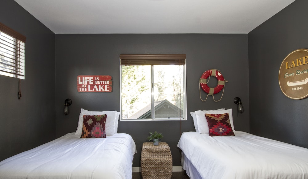 Cabin, 1 Bedroom (plus 1 loft bedroom) photo 2