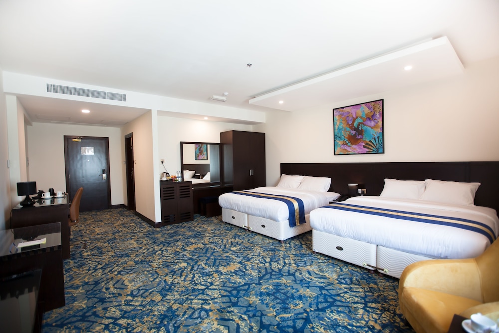 Family Suite, 2 Queen Beds photo 3