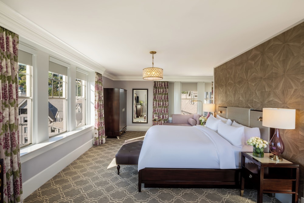 Signature Room, 1 King Bed, Bay View - Photo 3