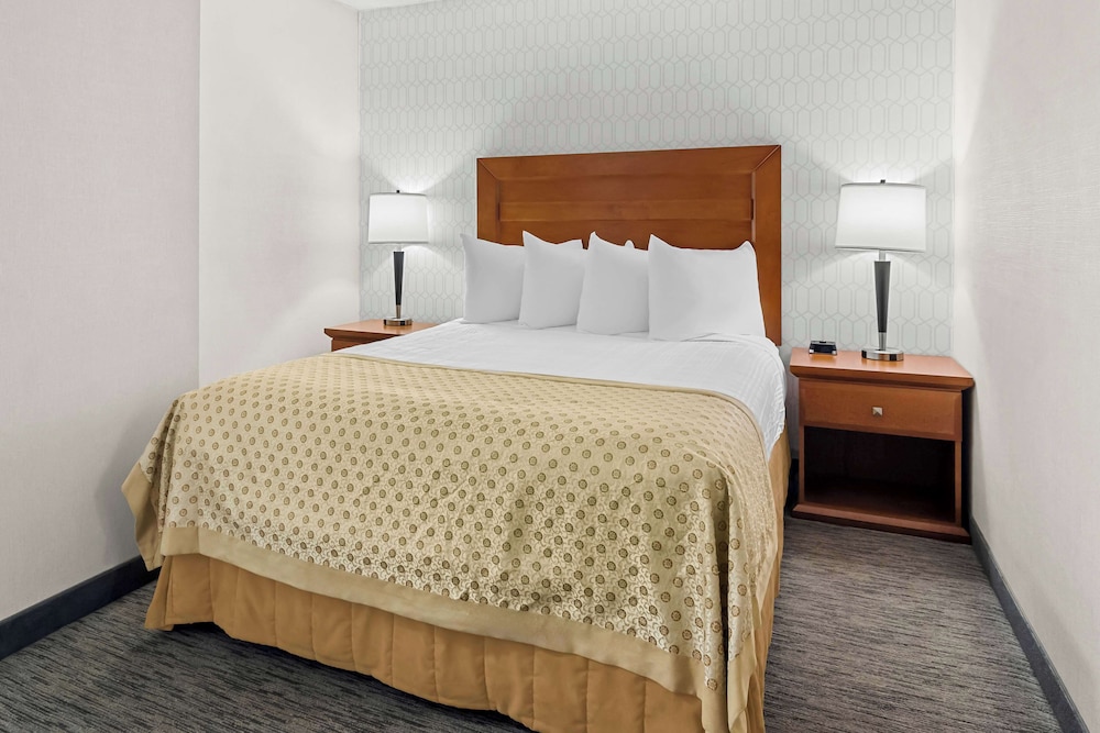 Suite, 2 Queen Beds, Non Smoking, Refrigerator - Photo 8