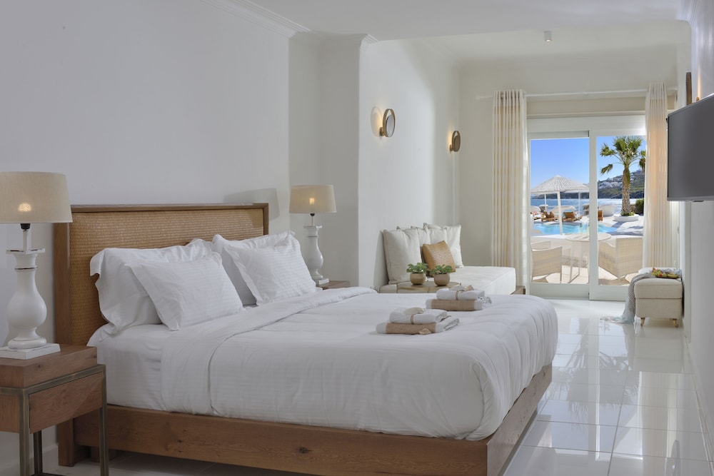 Sunshine Junior Suite with Outdoor Hot Tub, Sea View - Photo 12