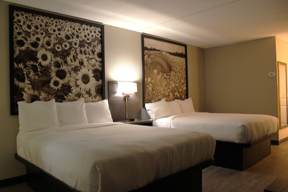 Room, 2 Queen Beds, Non Smoking (Guestroom) - Photo 1