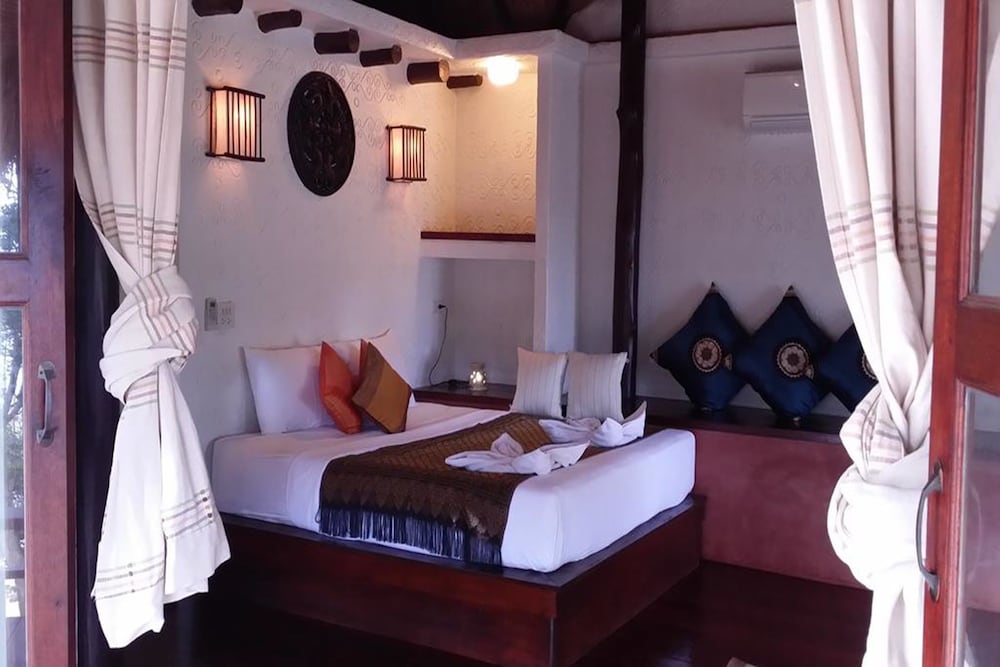 Deluxe Triple Bungalow Beach Front