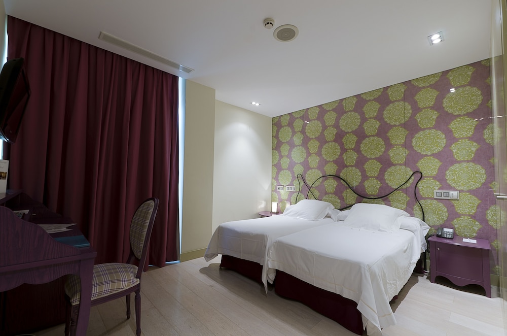 Superior Double or Twin Room with Balcony - Photo 1