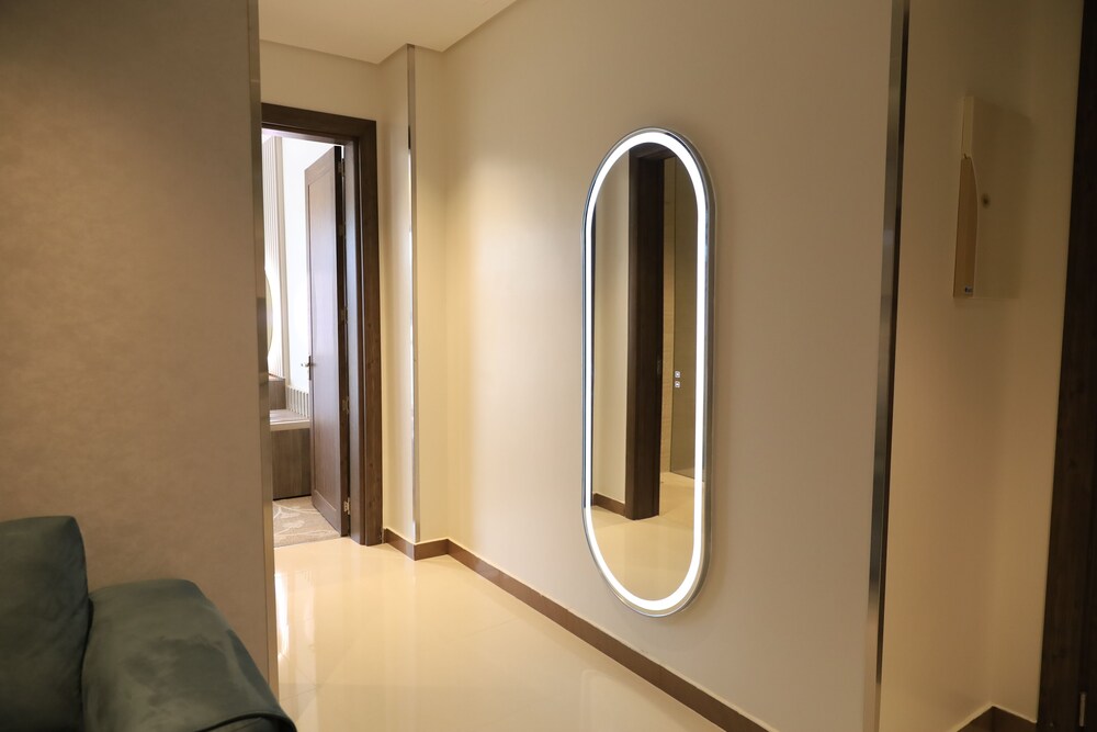Executive Suite, City View photo 3