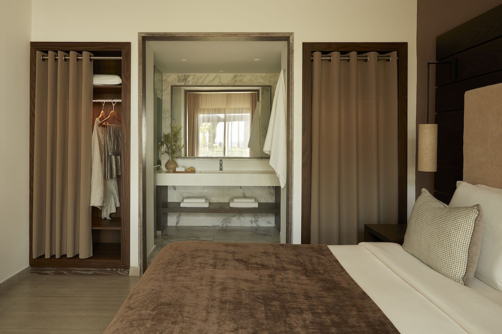 Mare Suite Swim Up Pool View (Bungalow Area)