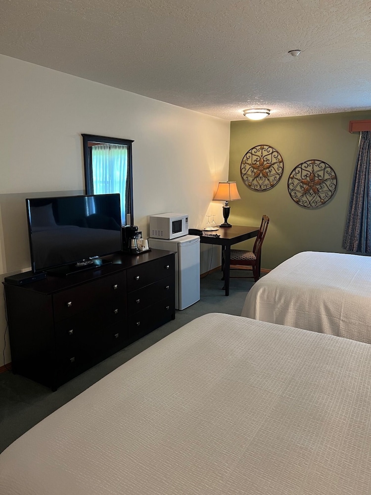 Club Room, 2 Queen Beds photo 2