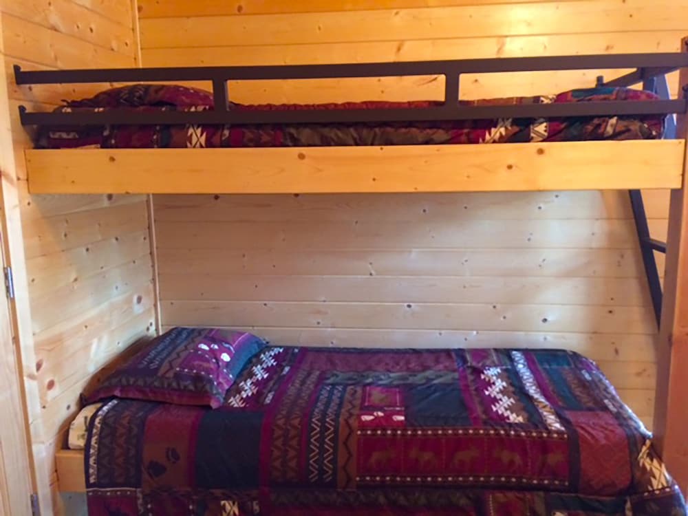 Cottage, Multiple Beds, Non Smoking, Kitchenette (Linens Included, No Pets Permitted) photo 1