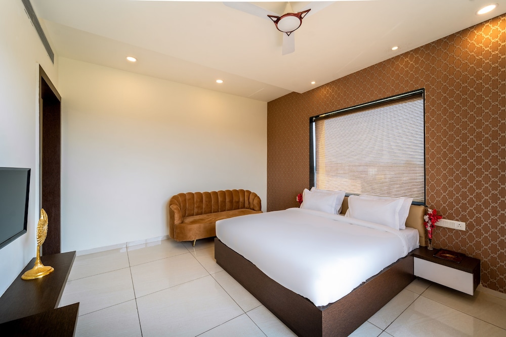 Deluxe Room - Photo 23