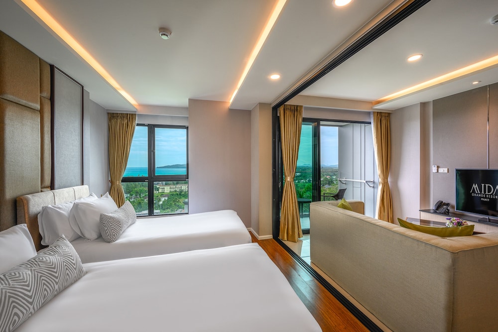 Deluxe Ocean View - Photo 2