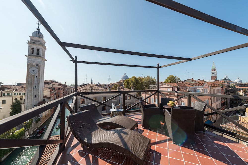 Junior Suite (Rooftop terrace) thumbnail 5
