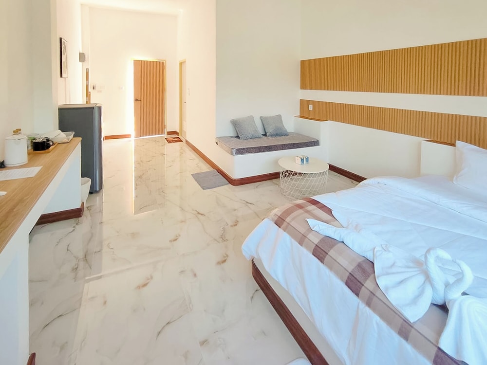Deluxe Room, Pool View - Photo 1
